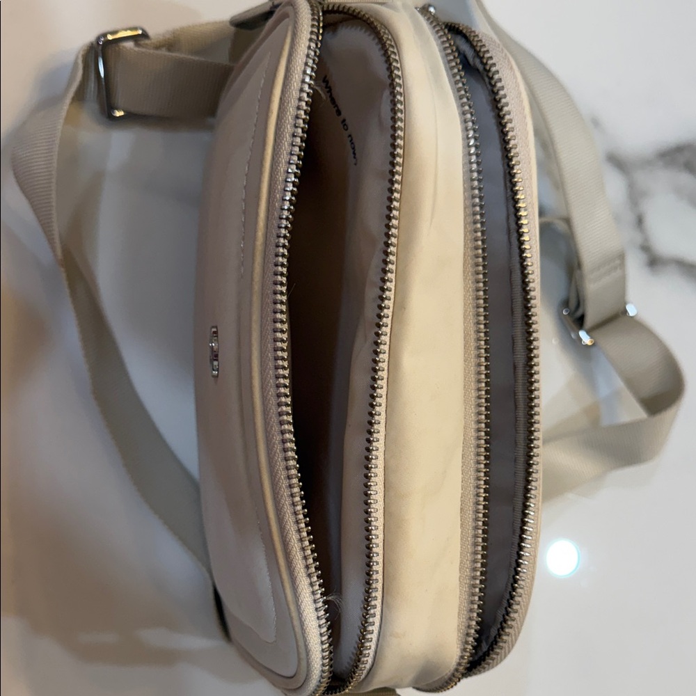 Lululemon crossbody bag - Picture 5 of 5